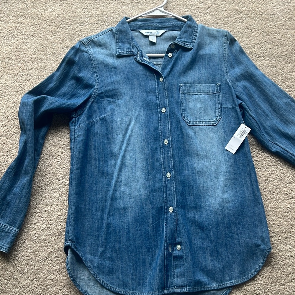 NWT- Old Navy Chambray Button Up